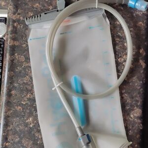 HydraPak shape-shift 2L